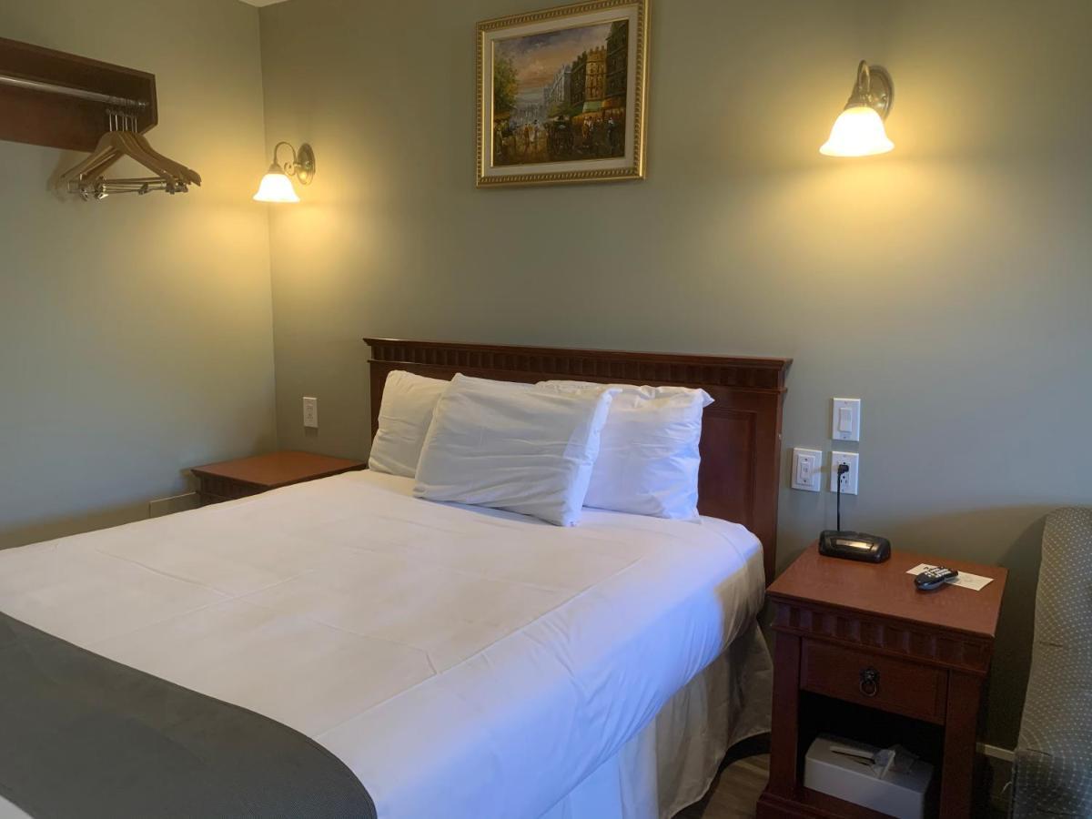 Hotel And Suites Les Laurentides Saint-Sauveur-des-Monts Zewnętrze zdjęcie