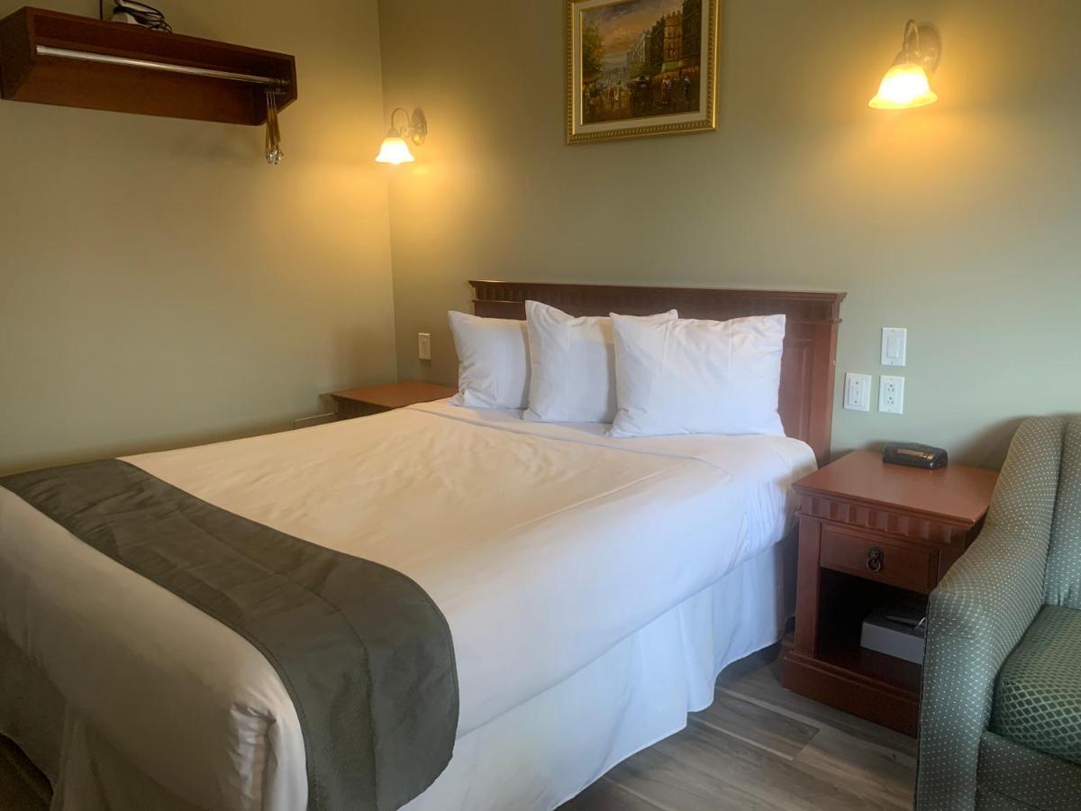Hotel And Suites Les Laurentides Saint-Sauveur-des-Monts Zewnętrze zdjęcie