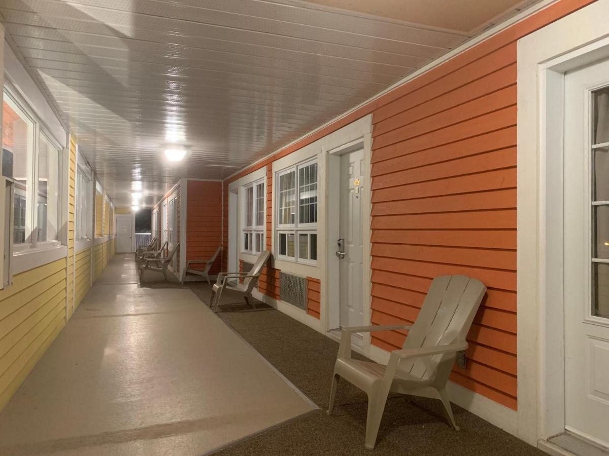 Hotel And Suites Les Laurentides Saint-Sauveur-des-Monts Zewnętrze zdjęcie